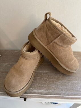 UGG Kids Chestnut Suede Ultra Minis Slip-On Shearling Booties